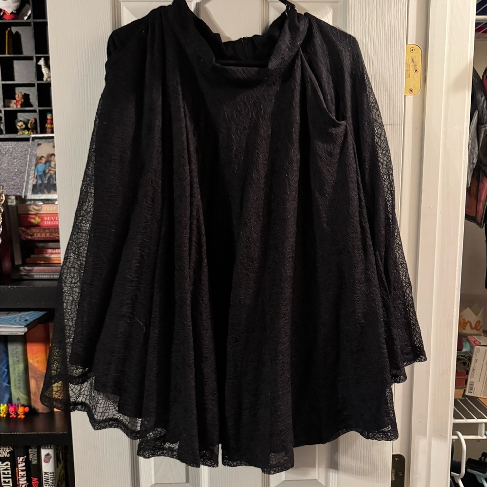 La femme en noir spider web skirt